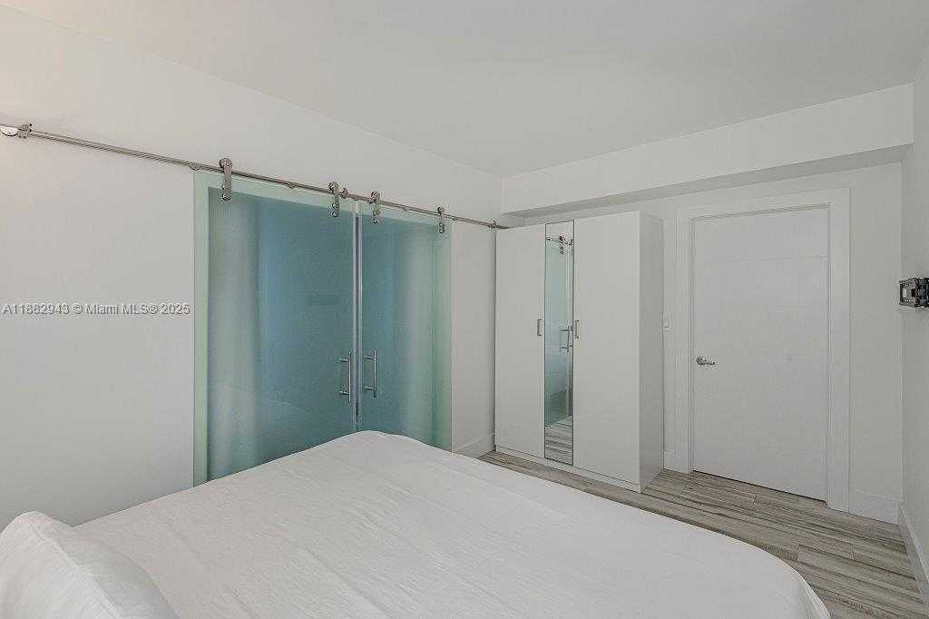 Small Image of Miami Beach Number 24