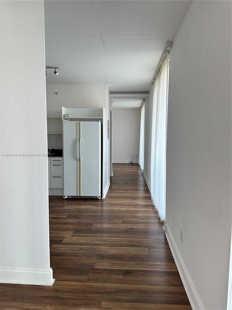 Small Image of 690 SOUTH WEST 1ST CT #605, Miami Number 6