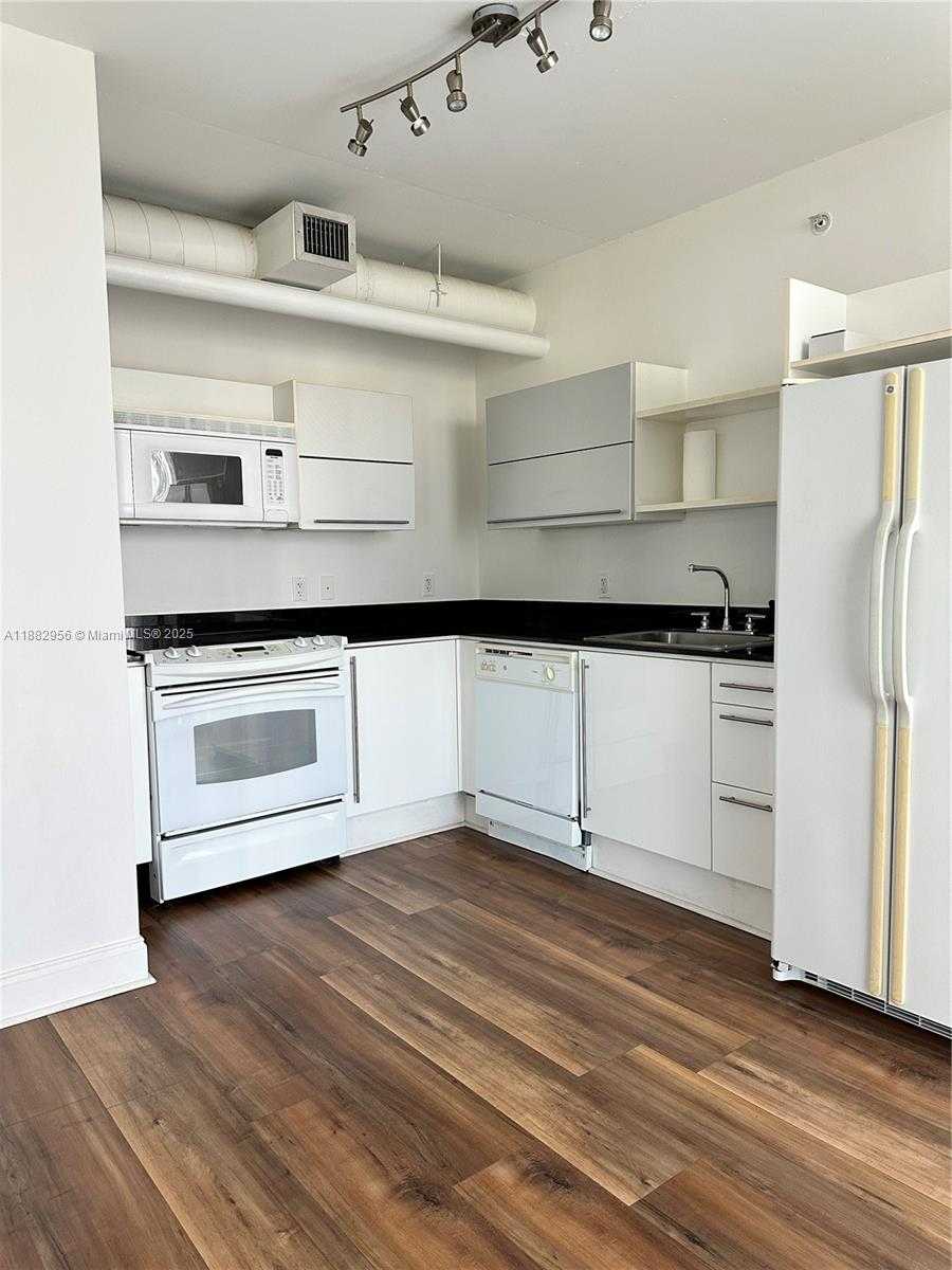 Small Image of 690 SOUTH WEST 1ST CT #605, Miami Number 7