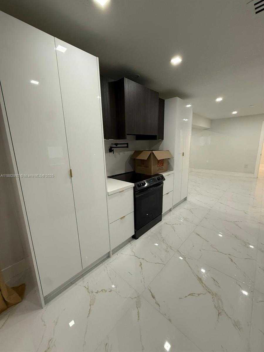 Small Image of 10460 SOUTH WEST 26TH TER #NA, Miami Number 12