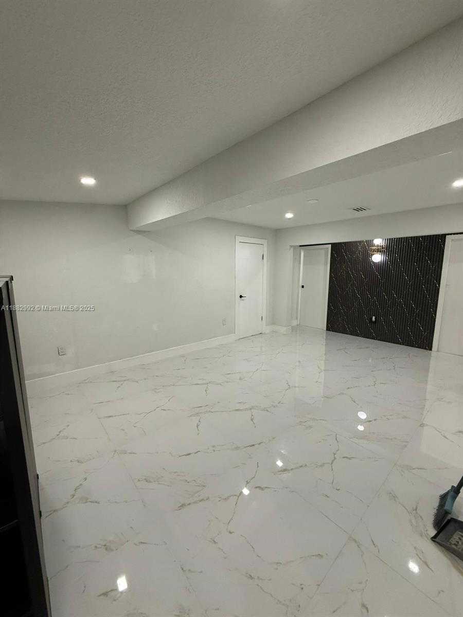Small Image of 10460 SOUTH WEST 26TH TER #NA, Miami Number 14