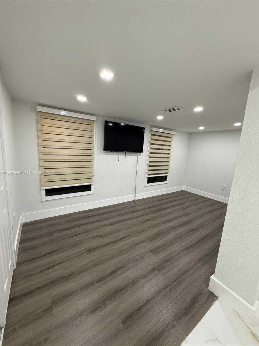 Small Image of 10460 SOUTH WEST 26TH TER #NA, Miami Number 19