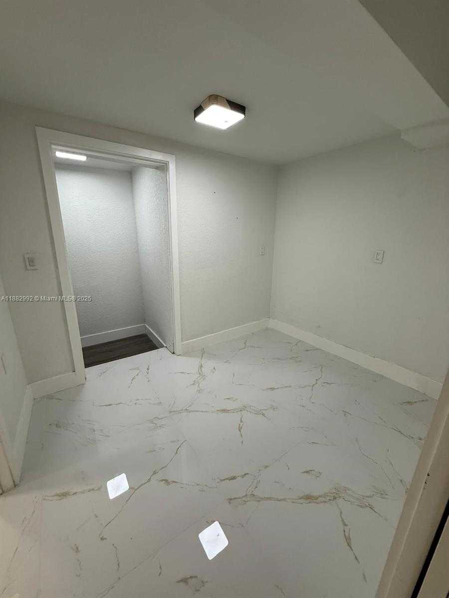 Small Image of 10460 SOUTH WEST 26TH TER #NA, Miami Number 22