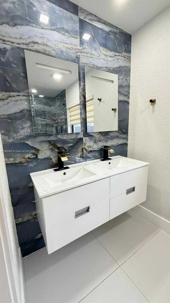 Small Image of 10460 SOUTH WEST 26TH TER #NA, Miami Number 25
