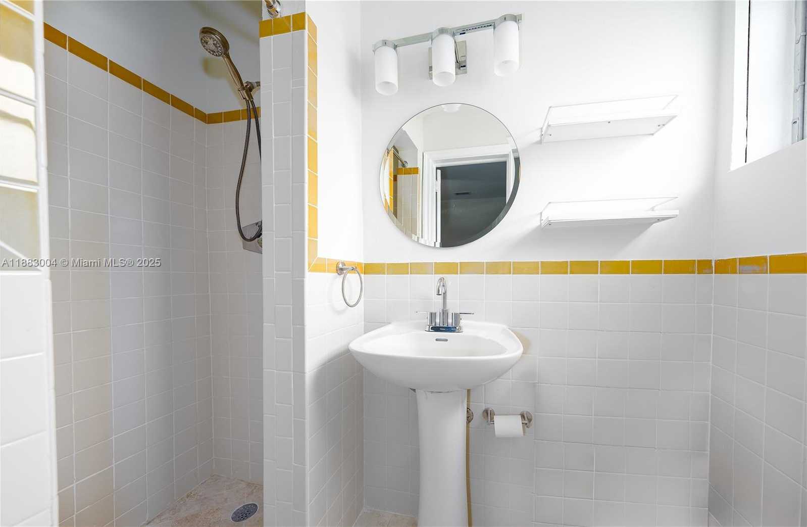 Small Image of 1051 MICHIGAN AVE #3, Miami Beach Number 12