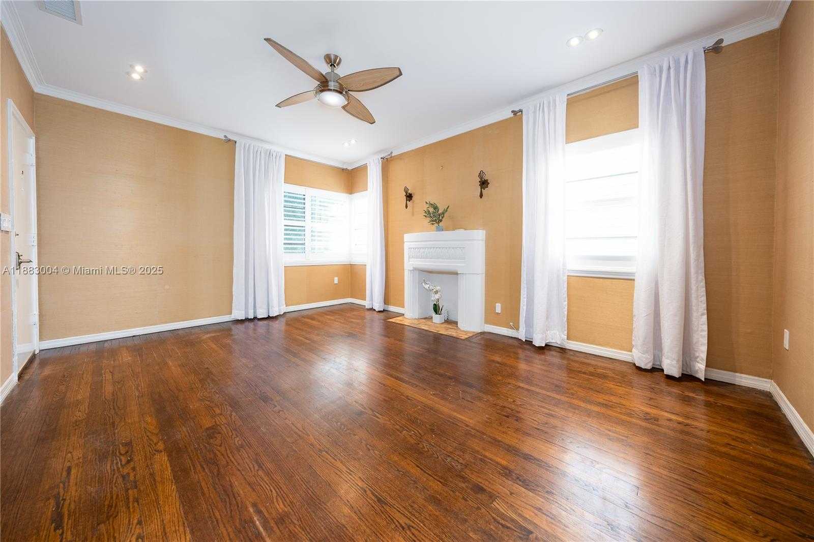 Small Image of 1051 MICHIGAN AVE #3, Miami Beach Number 2
