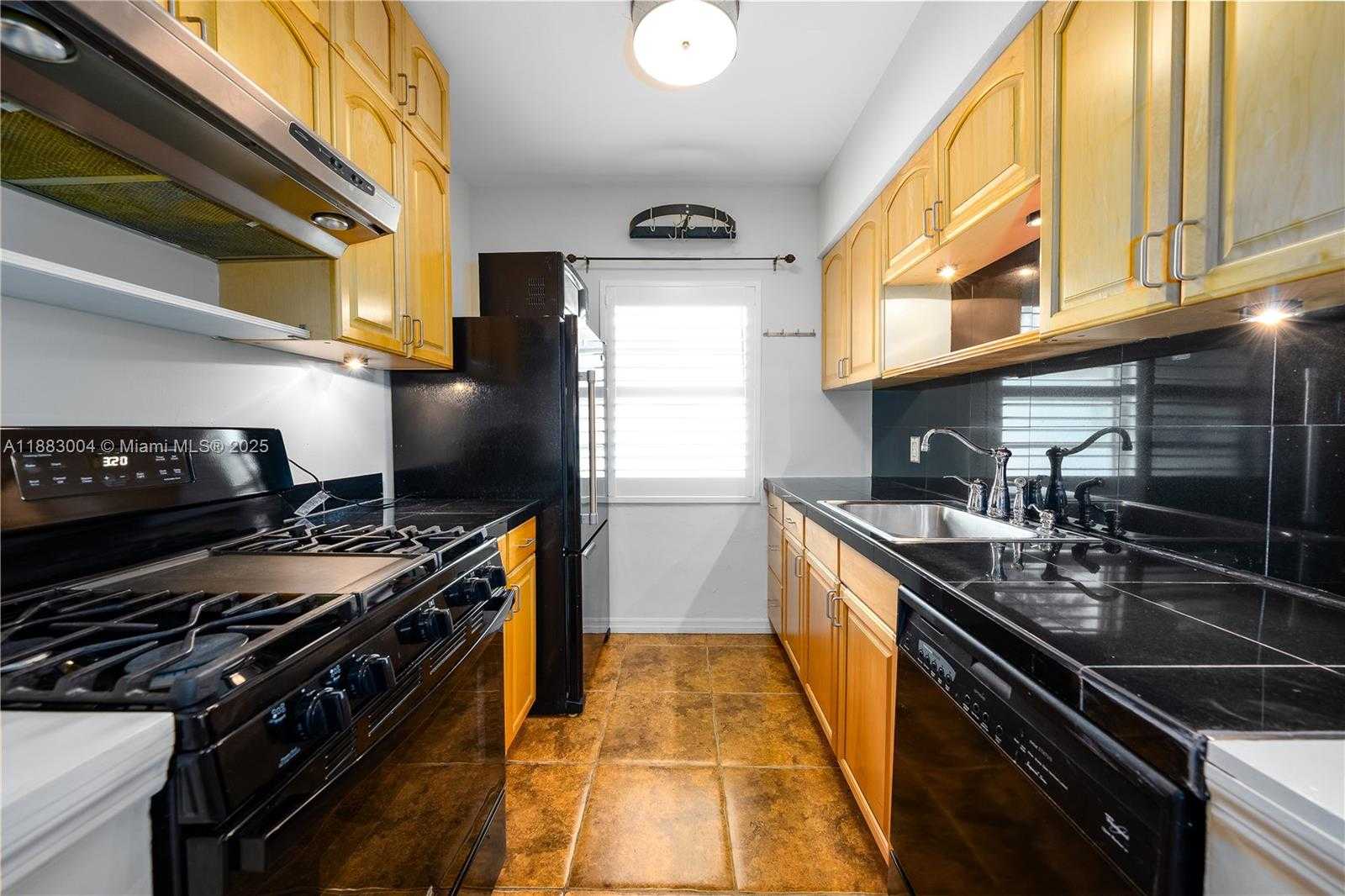 Small Image of 1051 MICHIGAN AVE #3, Miami Beach Number 6