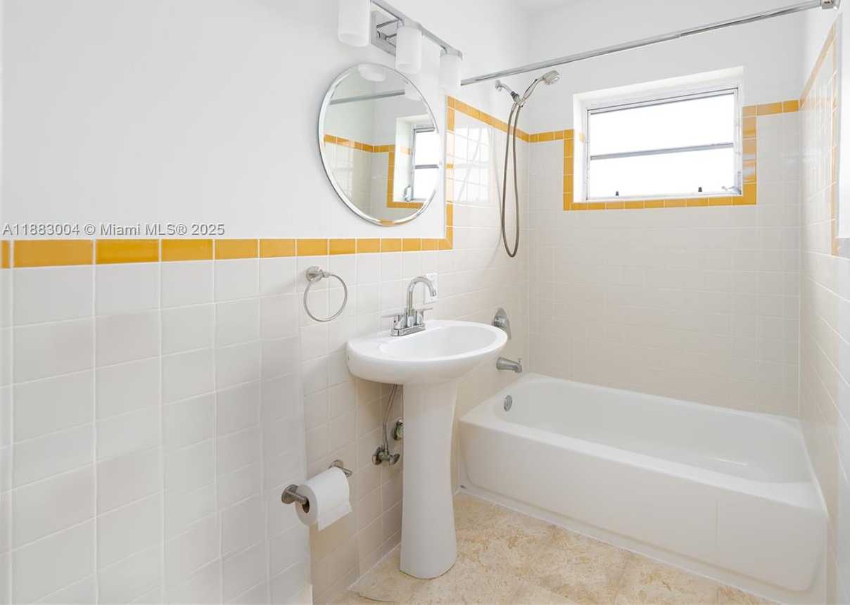 Small Image of 1051 MICHIGAN AVE #3, Miami Beach Number 9