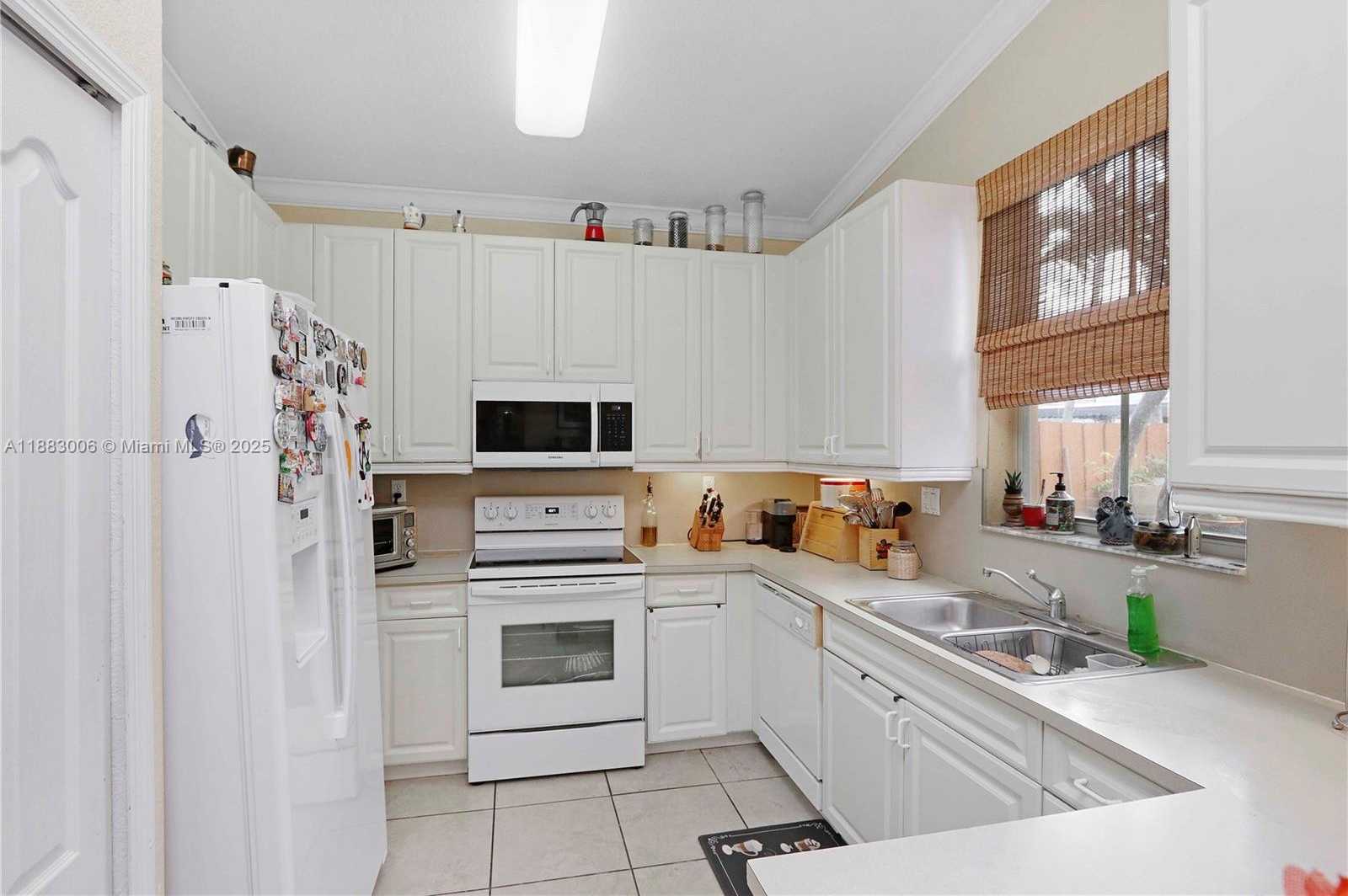 Small Image of 15382 SOUTH WEST 16TH TER, Miami Number 10