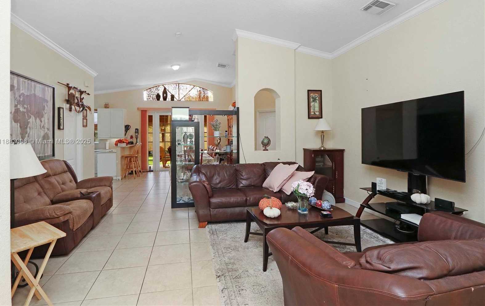 Small Image of 15382 SOUTH WEST 16TH TER, Miami Number 3
