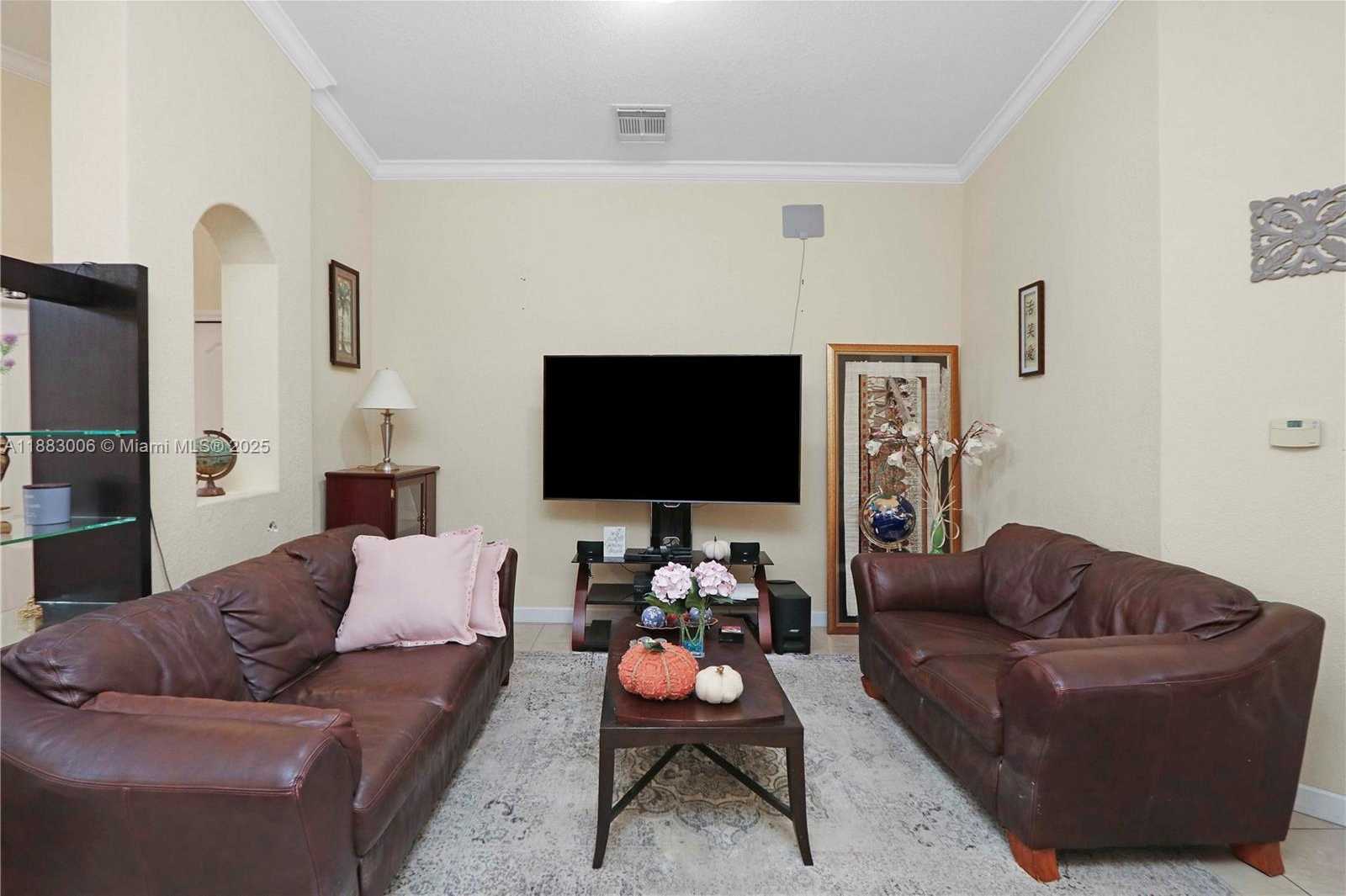 Small Image of 15382 SOUTH WEST 16TH TER, Miami Number 4
