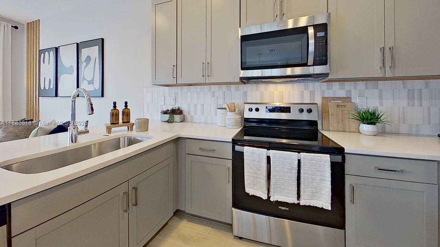 Small Image of 17132 SOUTH WEST 2ND CIR #17132, Pembroke Pines Number 4