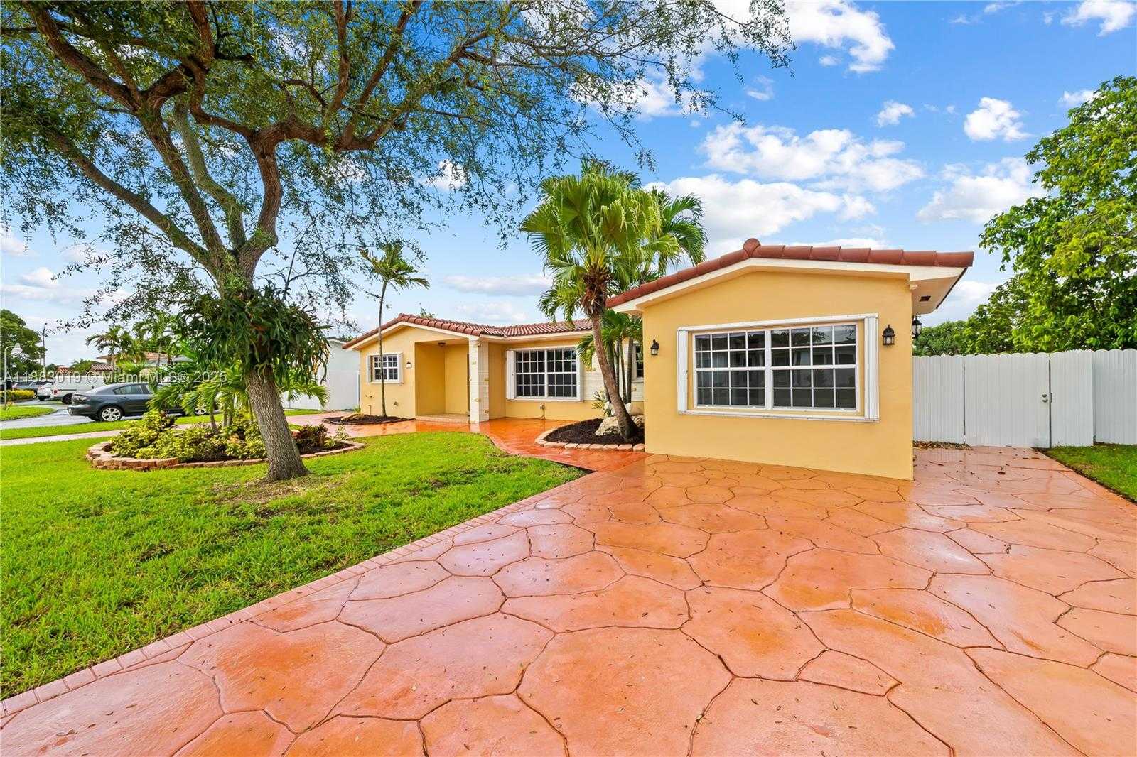 Small Image of 1656 WEST 80TH ST, Hialeah Number 3