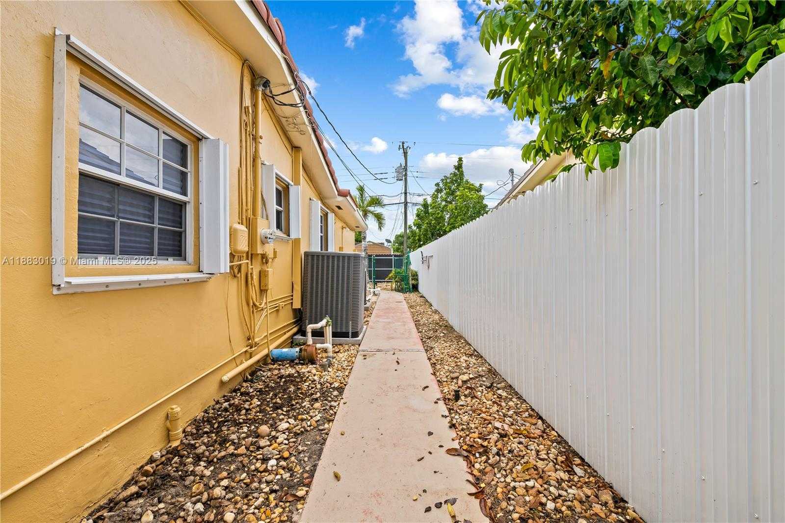 Small Image of 1656 WEST 80TH ST, Hialeah Number 31