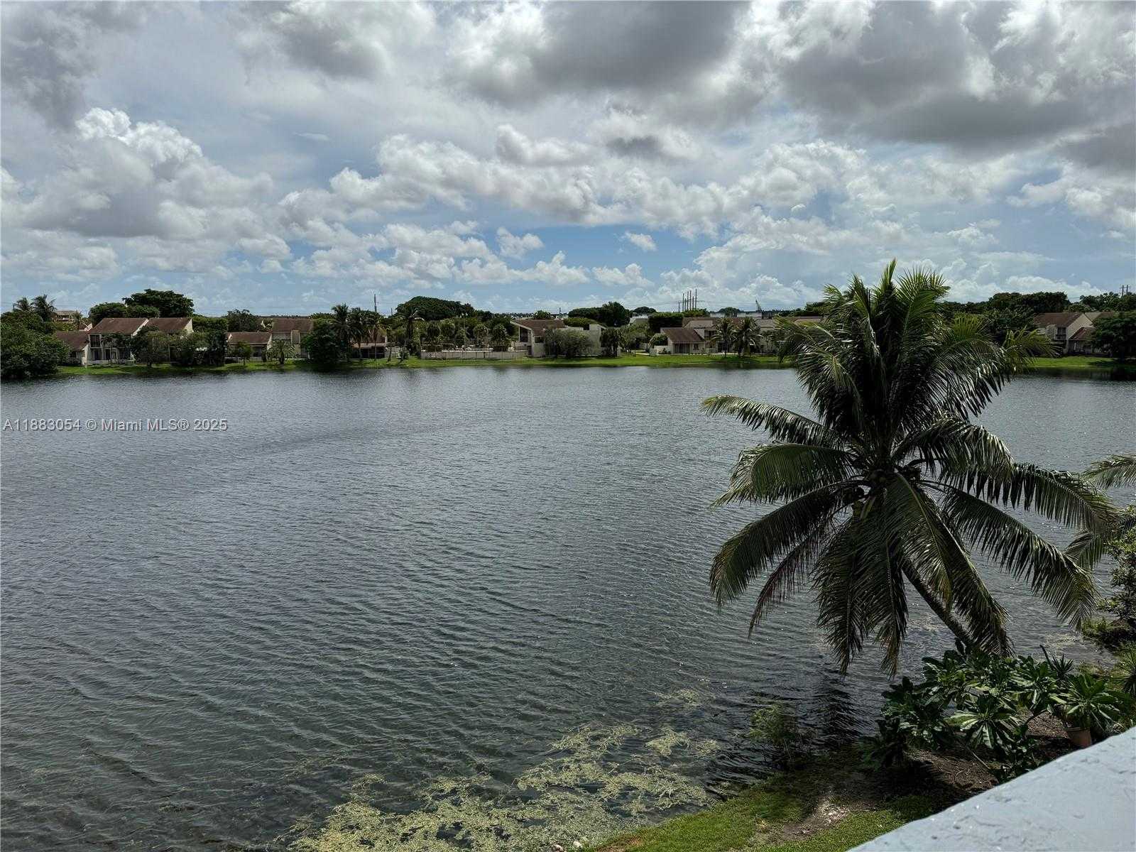 Small Image of 9363 FONTAINEBLEAU BLVD #H212, Miami Number 3