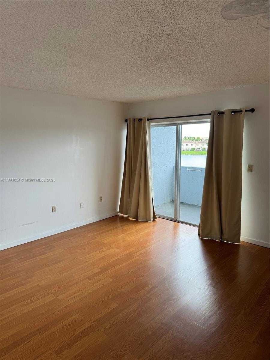 Small Image of 9363 FONTAINEBLEAU BLVD #H212, Miami Number 5