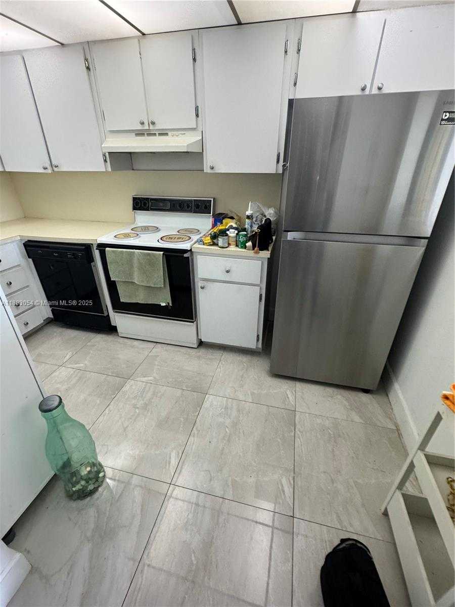 Small Image of 9363 FONTAINEBLEAU BLVD #H212, Miami Number 7