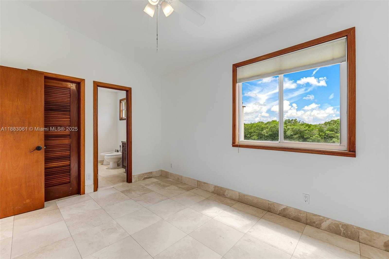 Small Image of 184 PALOMA DR, Coral Gables Number 14