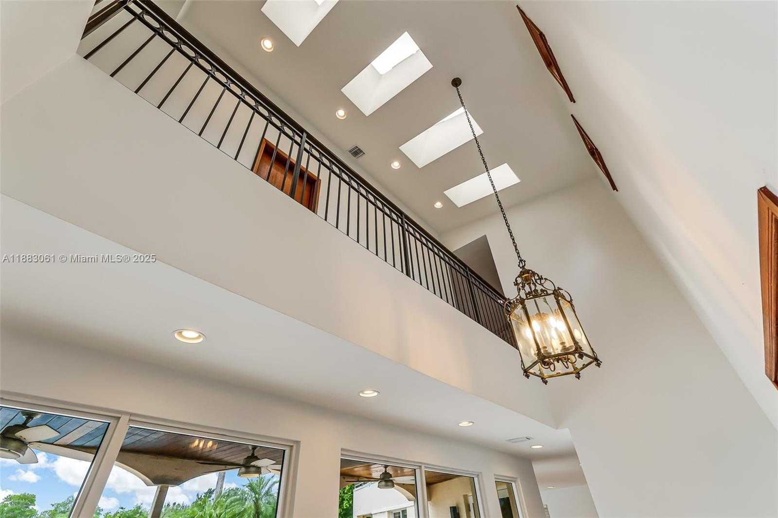Small Image of 184 PALOMA DR, Coral Gables Number 3