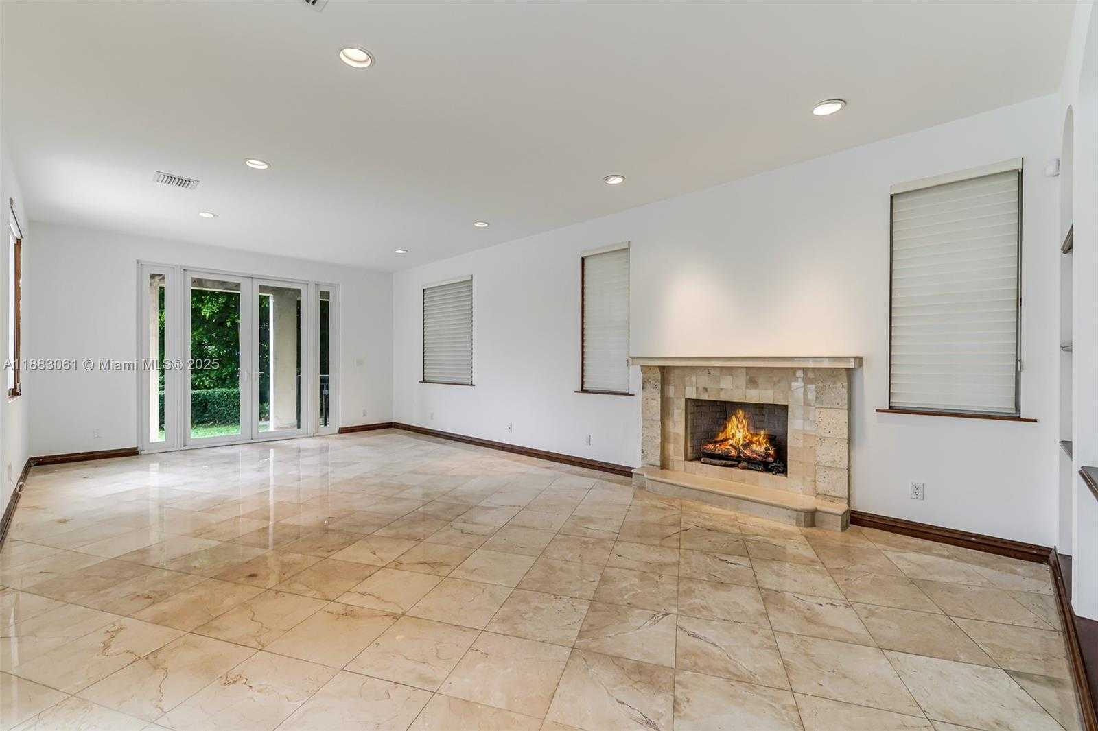 Small Image of 184 PALOMA DR, Coral Gables Number 4