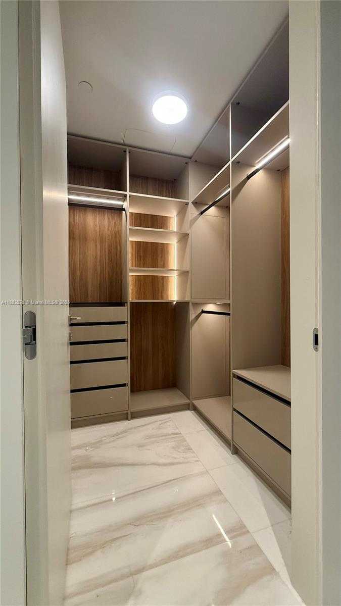 Small Image of 300 BISCAYNE BOULEVARD WAY #2606W, Miami Number 8