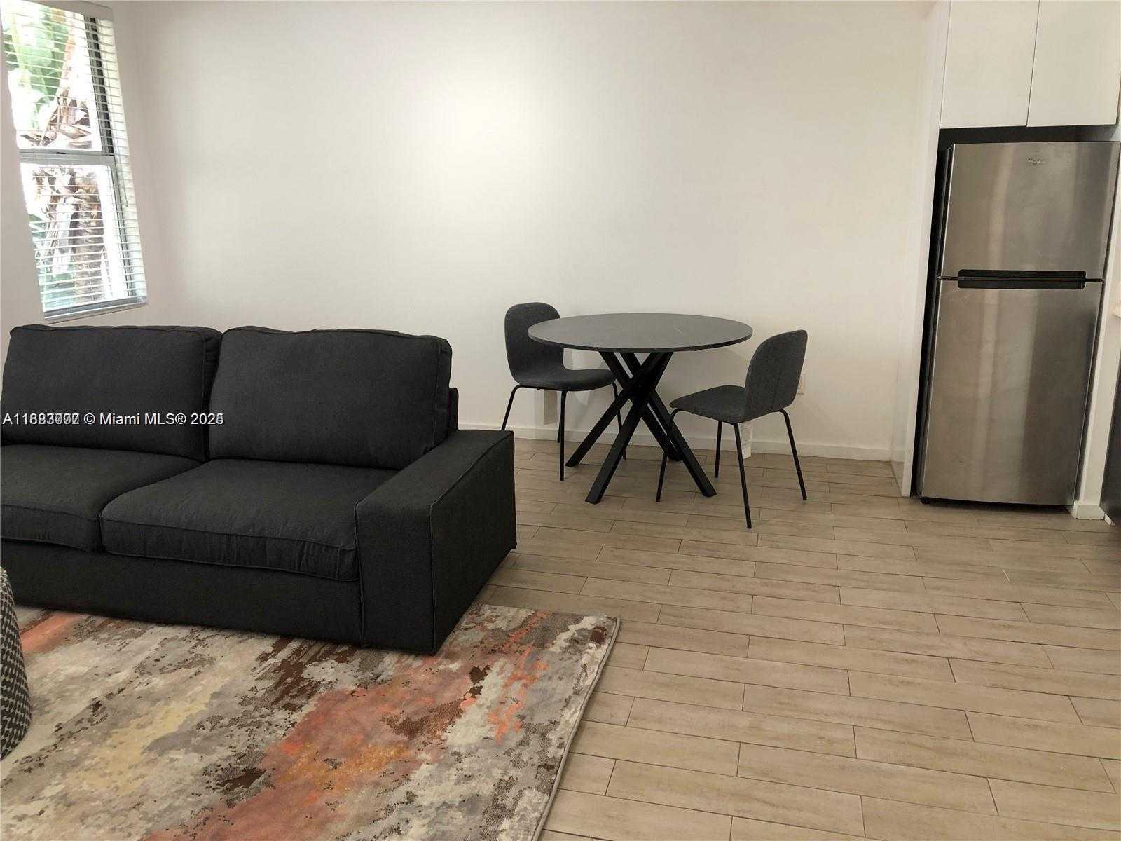 Small Image of 1611 MERIDIAN AVE #302, Miami Beach Number 2