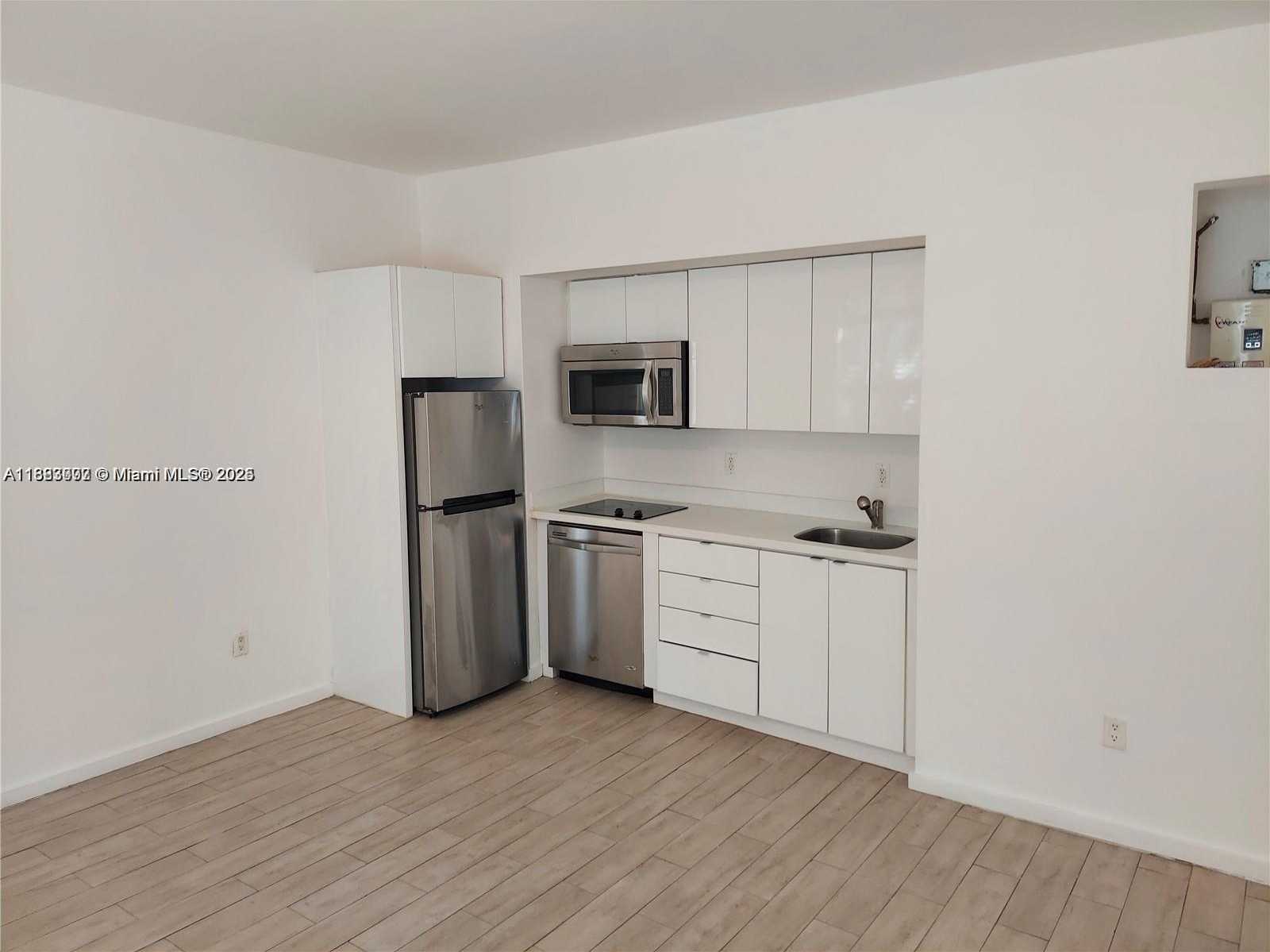 Small Image of 1611 MERIDIAN AVE #302, Miami Beach Number 3