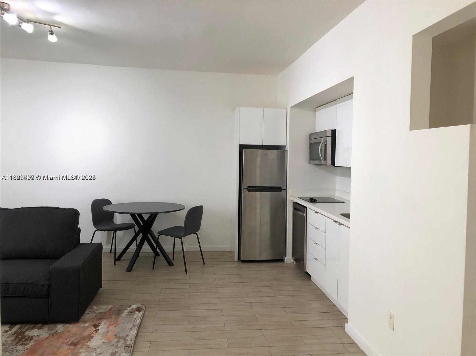 Small Image of 1611 MERIDIAN AVE #302, Miami Beach Number 4