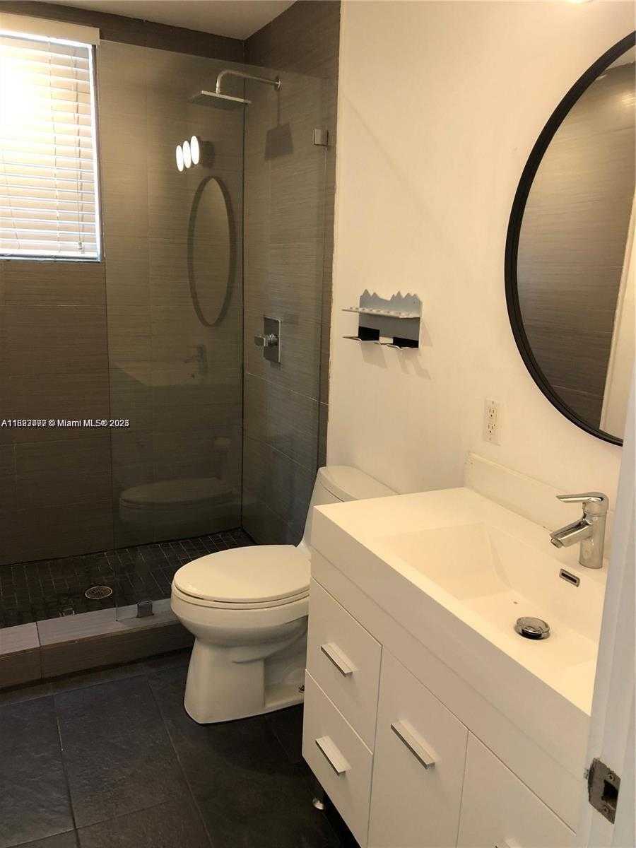 Small Image of 1611 MERIDIAN AVE #302, Miami Beach Number 6