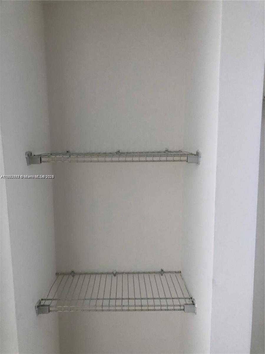 Small Image of 1611 MERIDIAN AVE #302, Miami Beach Number 7