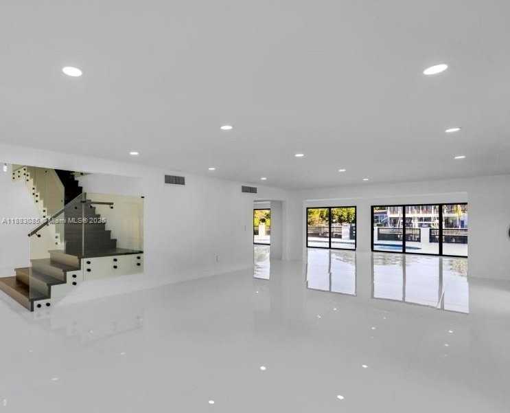 Small Image of 406 HOLIDAY DR, Hallandale Beach Number 10