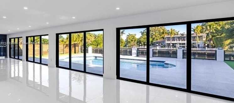 Small Image of 406 HOLIDAY DR, Hallandale Beach Number 12