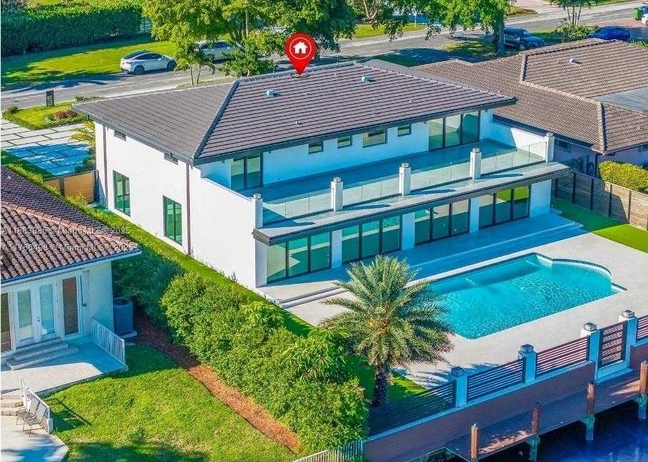 Small Image of 406 HOLIDAY DR, Hallandale Beach Number 2