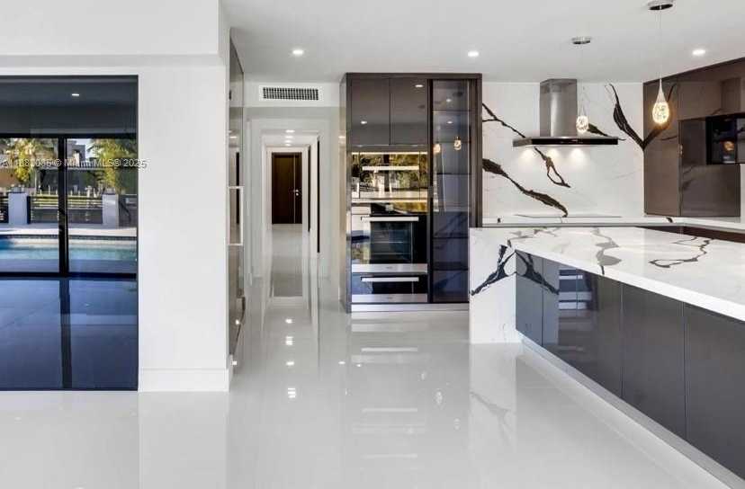 Small Image of 406 HOLIDAY DR, Hallandale Beach Number 22