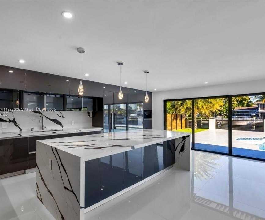 Small Image of 406 HOLIDAY DR, Hallandale Beach Number 23