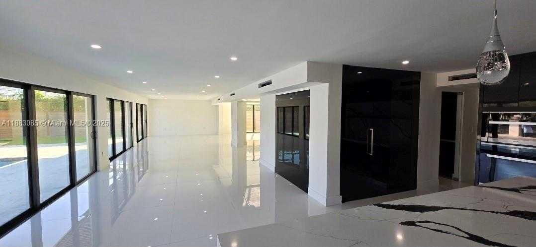 Small Image of 406 HOLIDAY DR, Hallandale Beach Number 29