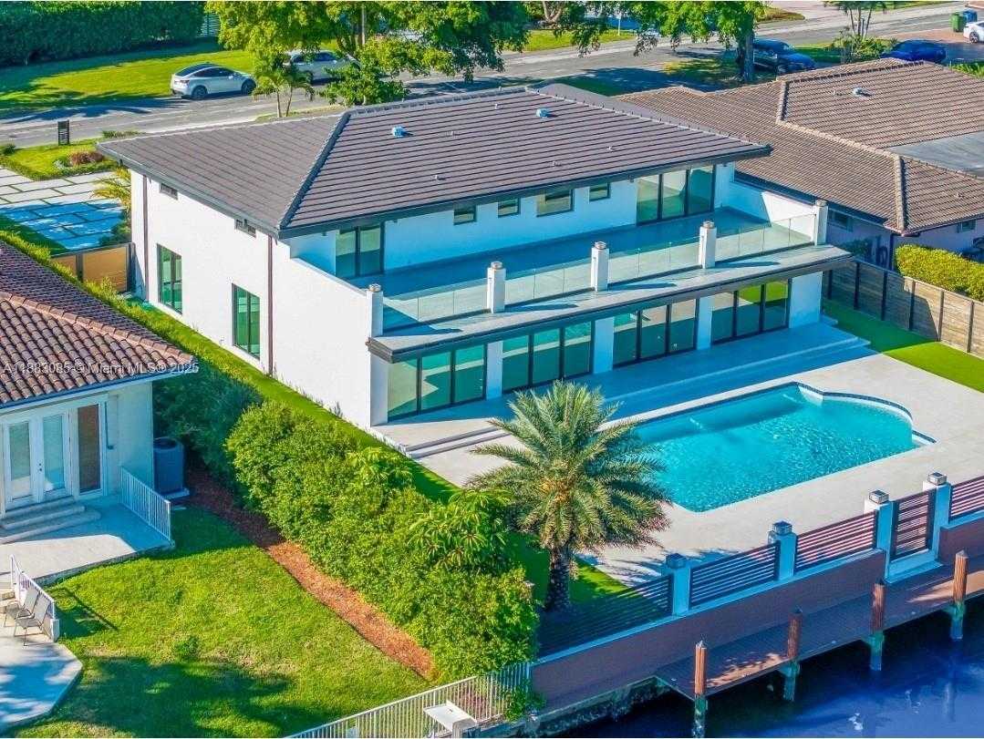 Small Image of 406 HOLIDAY DR, Hallandale Beach Number 32