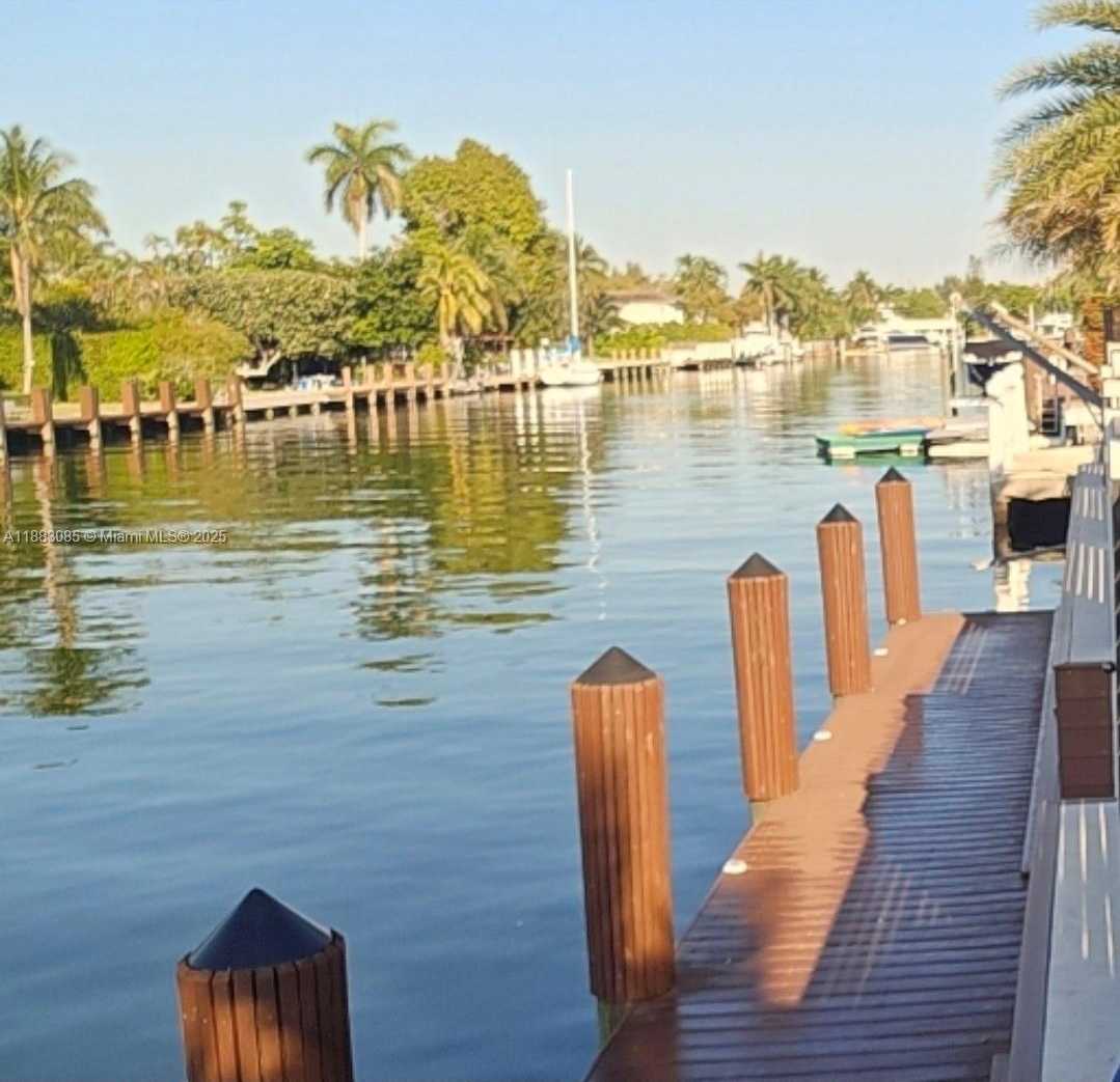 Small Image of 406 HOLIDAY DR, Hallandale Beach Number 34