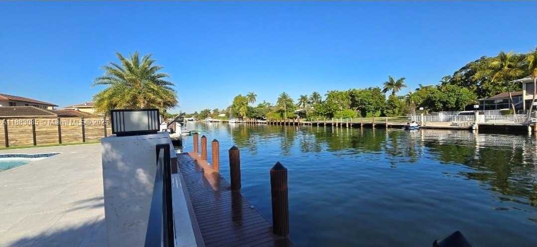 Small Image of 406 HOLIDAY DR, Hallandale Beach Number 35