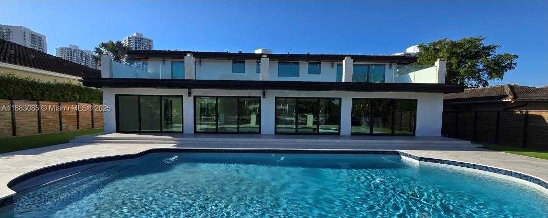 Small Image of 406 HOLIDAY DR, Hallandale Beach Number 37