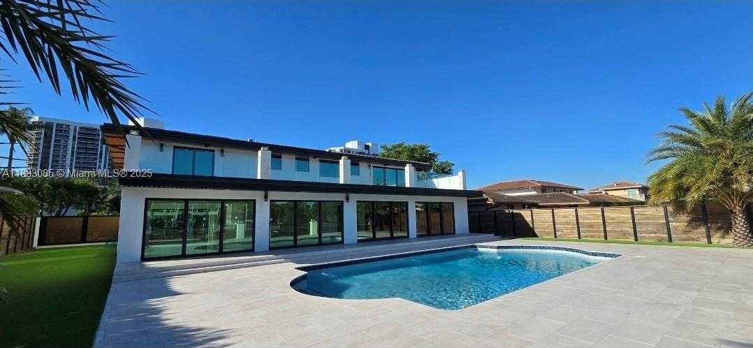 Small Image of 406 HOLIDAY DR, Hallandale Beach Number 38