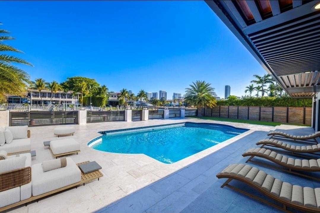Small Image of 406 HOLIDAY DR, Hallandale Beach Number 39