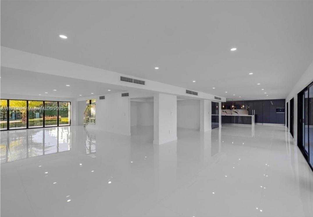 Small Image of 406 HOLIDAY DR, Hallandale Beach Number 41