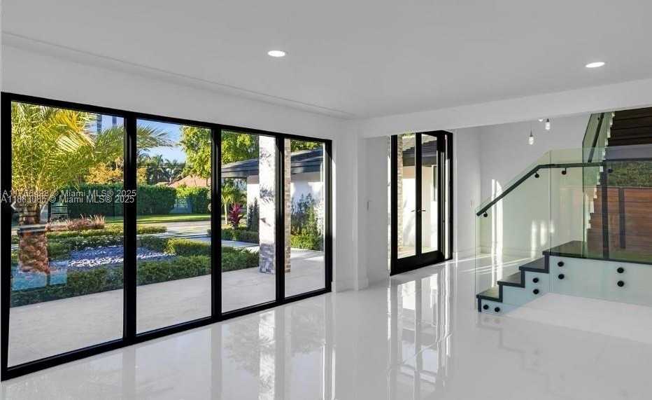 Small Image of 406 HOLIDAY DR, Hallandale Beach Number 44