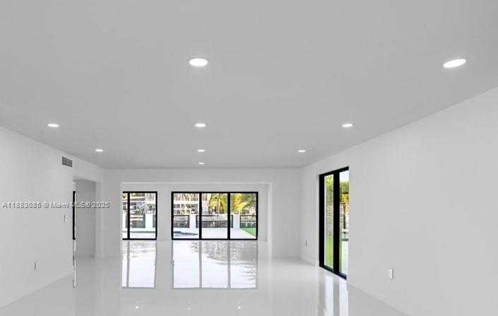 Small Image of 406 HOLIDAY DR, Hallandale Beach Number 49
