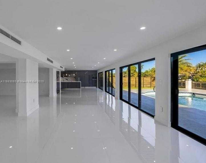 Small Image of 406 HOLIDAY DR, Hallandale Beach Number 53