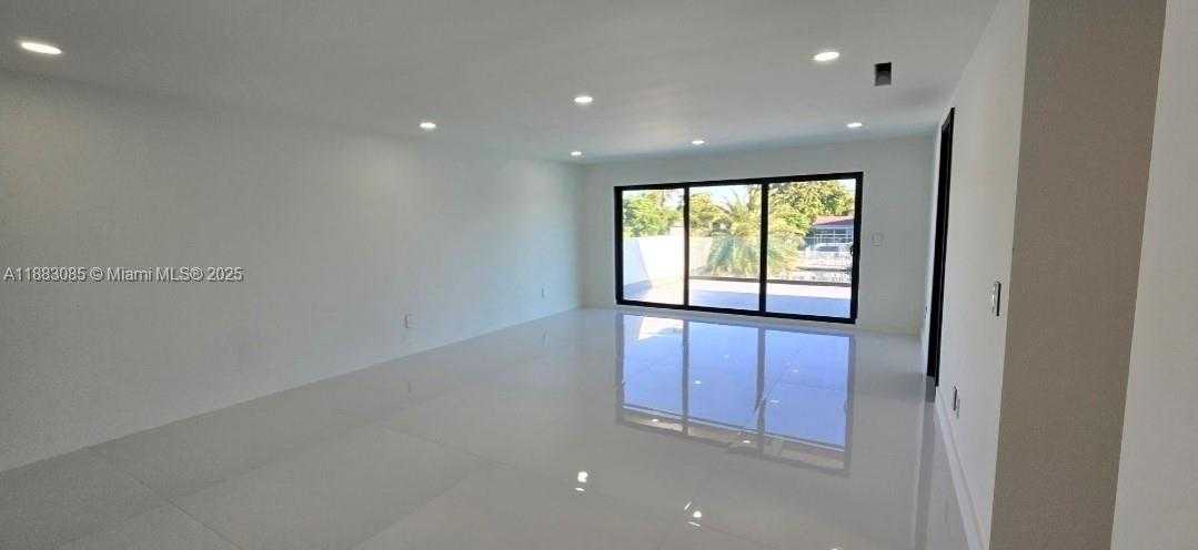 Small Image of 406 HOLIDAY DR, Hallandale Beach Number 9