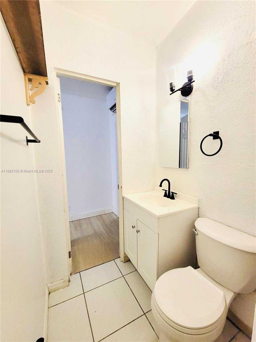 Small Image of 6730 CHARLESTON ST #B-2, Hollywood Number 10