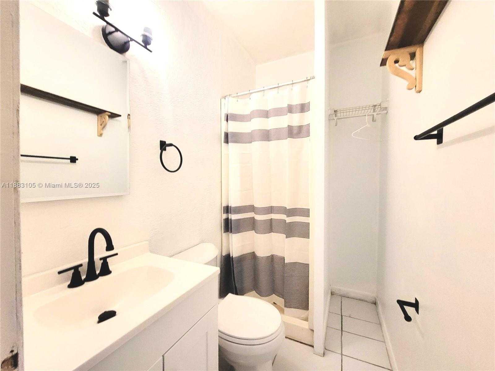 Small Image of 6730 CHARLESTON ST #B-2, Hollywood Number 11