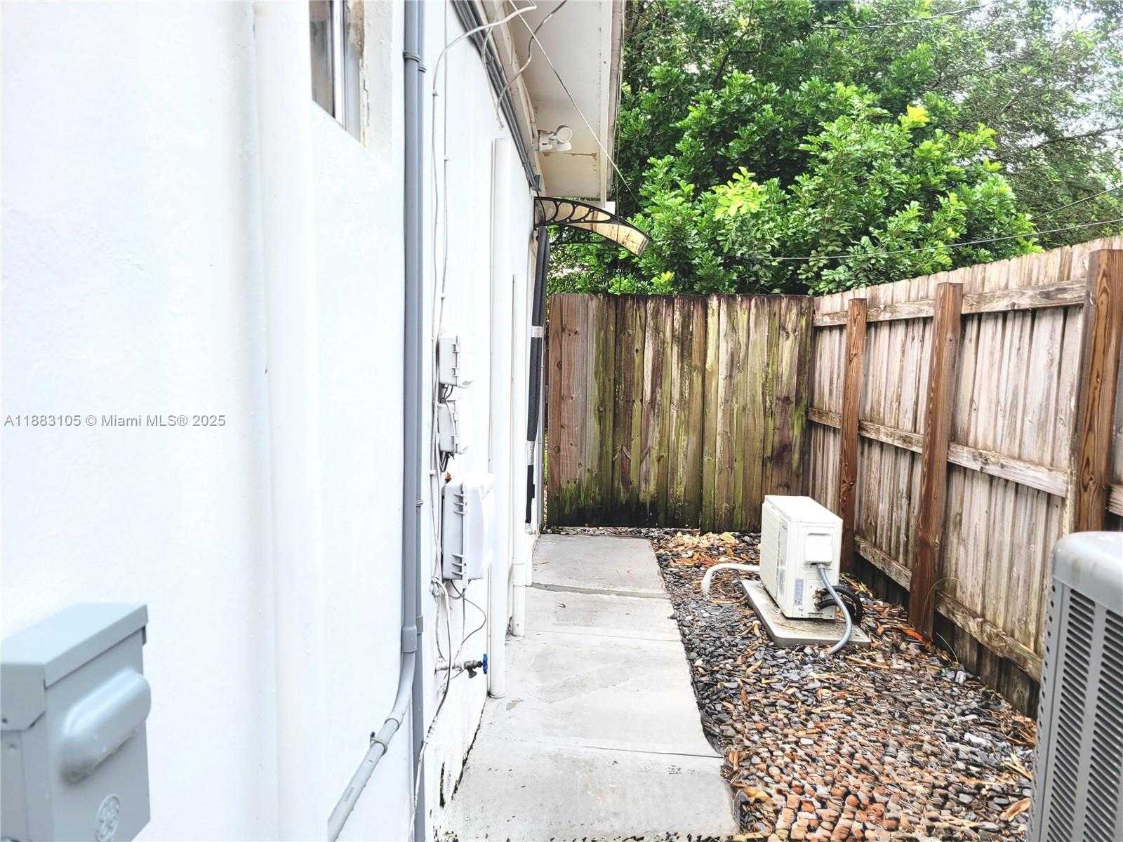 Small Image of 6730 CHARLESTON ST #B-2, Hollywood Number 2